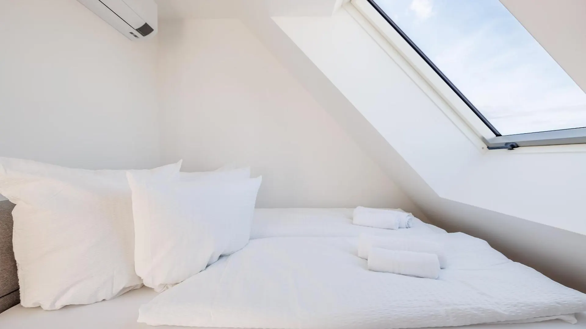 Symphony Apartments 38 - Modern Loft With Terrace And Grill In Central Location Vienna