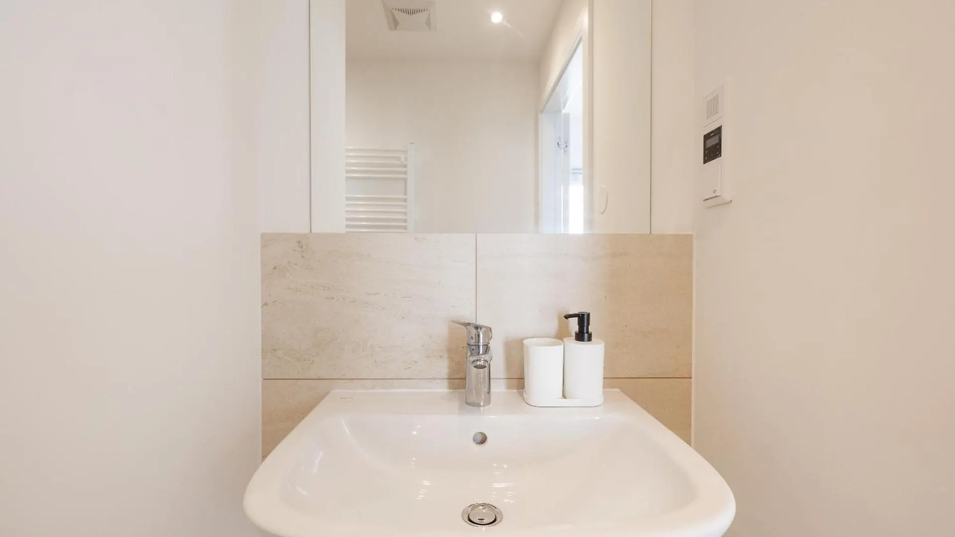 Symphony Apartments 38 - Modern Loft With Terrace And Grill In Central Location Vienna 0*,