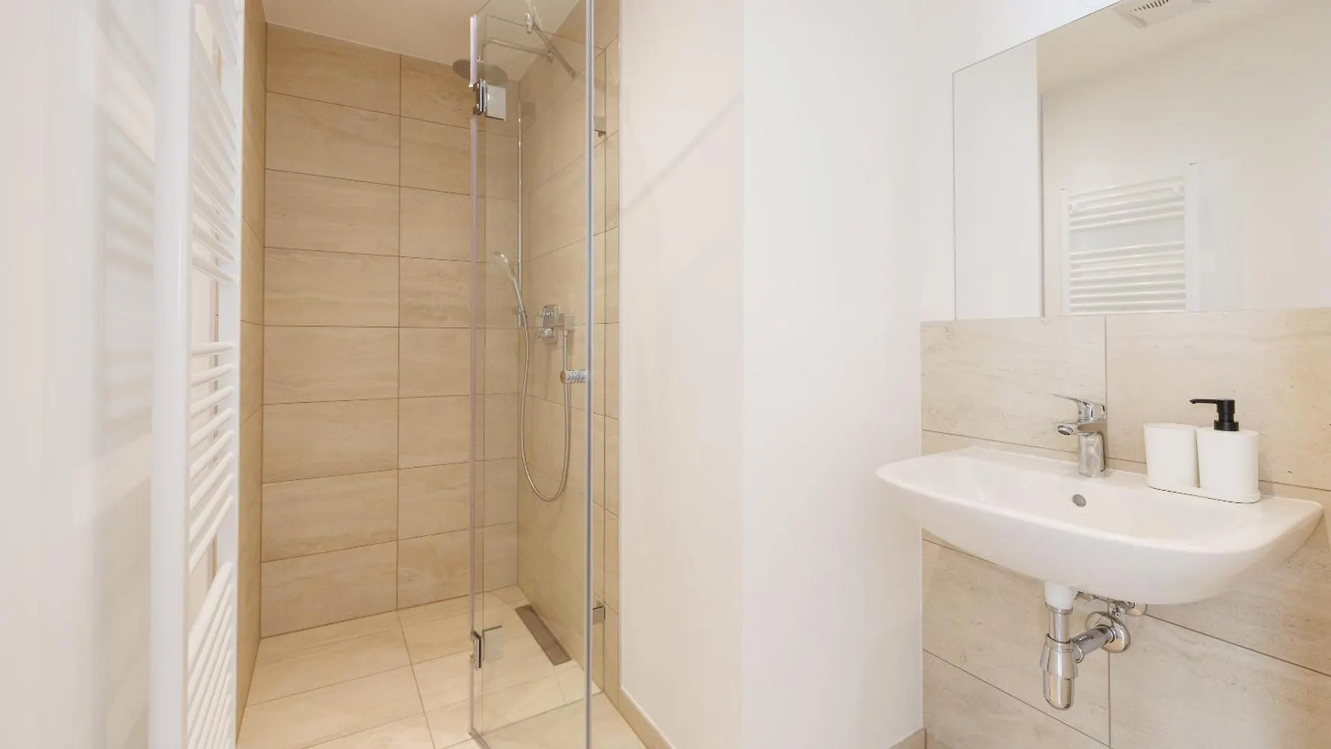 Symphony Apartments 38 - Modern Loft With Terrace And Grill In Central Location Vienna Austria