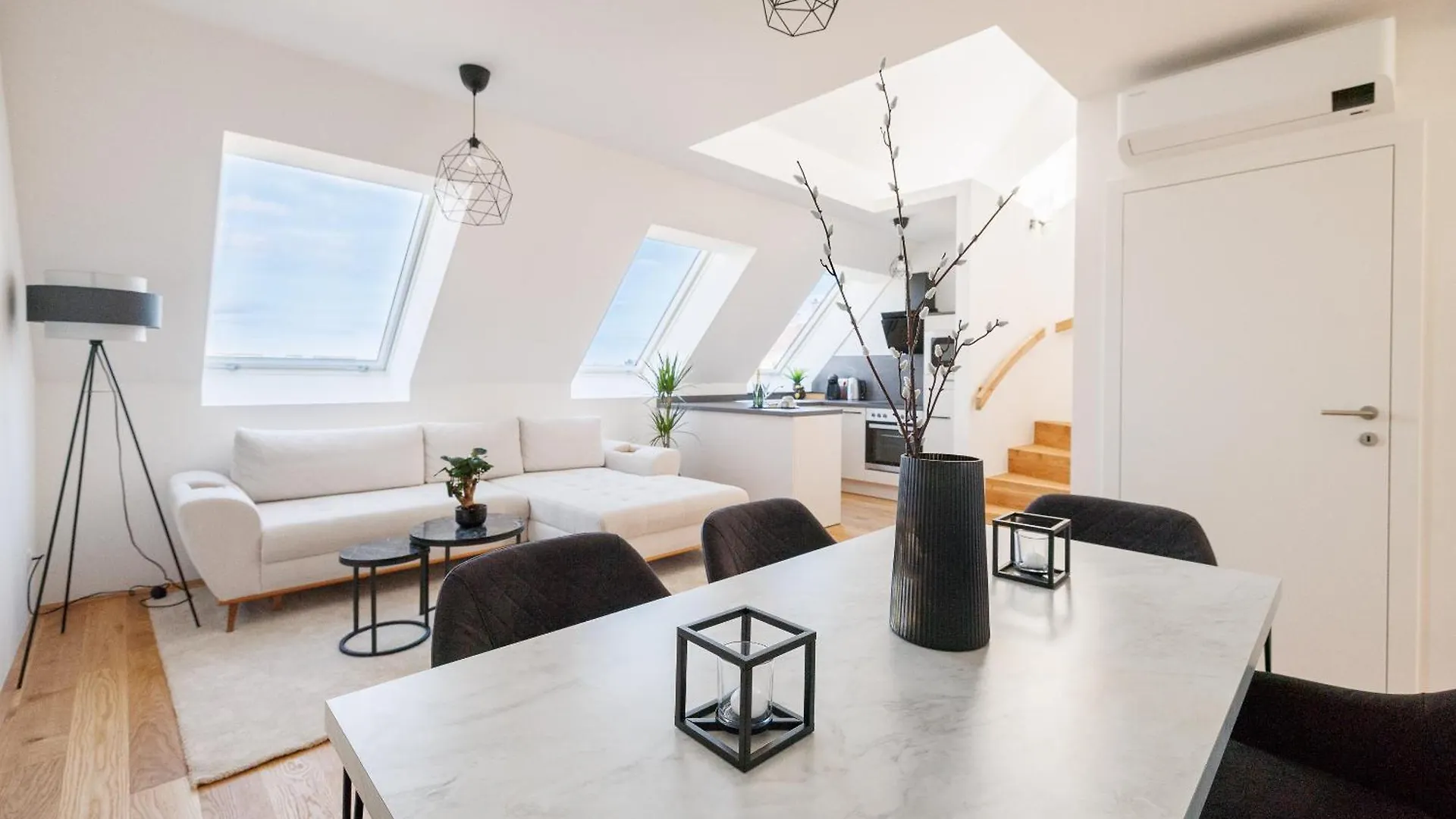 Symphony Apartments 38 - Modern Loft With Terrace And Grill In Central Location Vienna